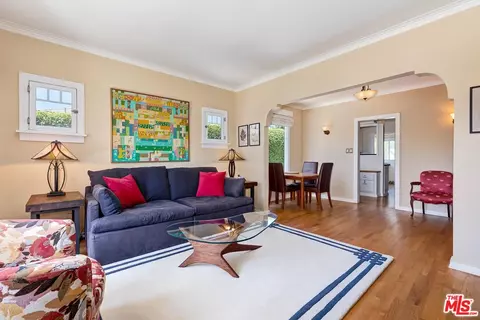 Living - 839 Commonwealth Ave, Venice, CA 90291 photo 2 of 6
