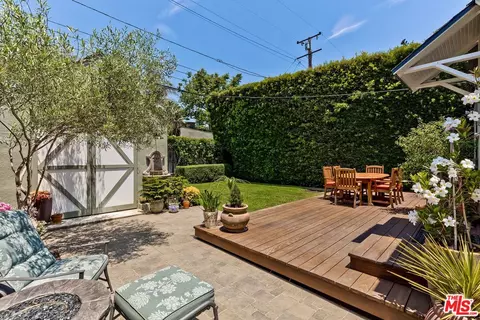Exterior - 839 Commonwealth Ave, Venice, CA 90291 photo 12 of 14
