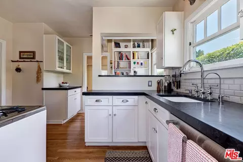 Kitchen - 839 Commonwealth Ave, Venice, CA 90291 photo 4 of 4