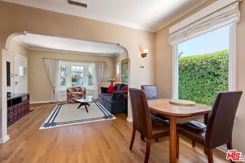 Dining - 839 Commonwealth Ave, Venice, CA 90291 photo 1 of 3