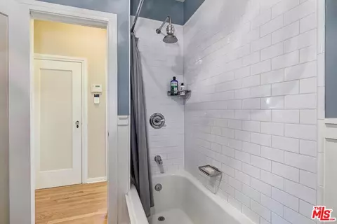 Bath - 839 Commonwealth Ave, Venice, CA 90291 photo 1 of 2