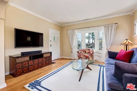 Living - 839 Commonwealth Ave, Venice, CA 90291 photo 4 of 6