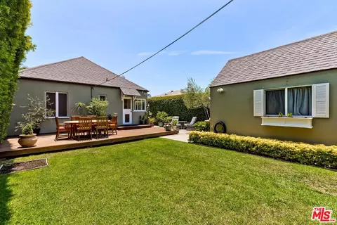 Exterior - 839 Commonwealth Ave, Venice, CA 90291 photo 7 of 14