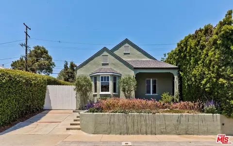 Exterior - 839 Commonwealth Ave, Venice, CA 90291 photo 2 of 14