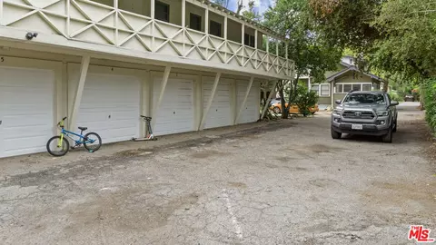 Exterior - 230 S Buena Vista St, Redlands, CA 92373 photo 3 of 5
