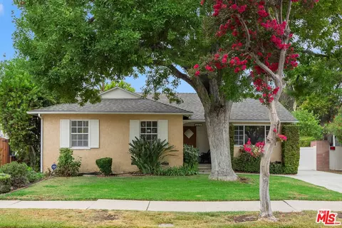 20763 Skouras Dr, Winnetka, CA 91306