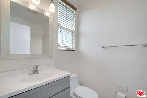 Bath - 500 N Willowbrook Ave #M6, Compton, CA 90220 photo 3 of 3