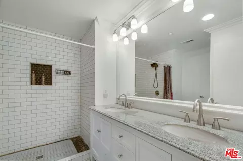 Bath - 500 N Willowbrook Ave #M6, Compton, CA 90220 photo 2 of 3
