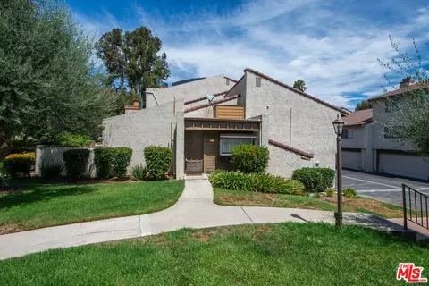5800 Owensmouth Ave #25, Woodland Hills, CA 91367