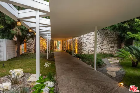 1010 N Rexford Dr, Beverly Hills, CA 90210