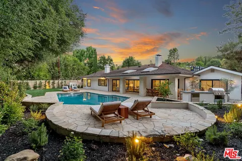 19507 Valdez Dr, Tarzana, CA 91356