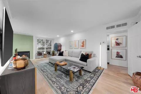 927 N Kings Rd #113, West Hollywood, CA 90069
