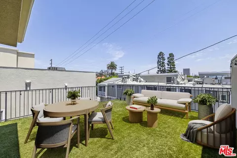1804 S Barrington Ave #D, Los Angeles, CA 90025