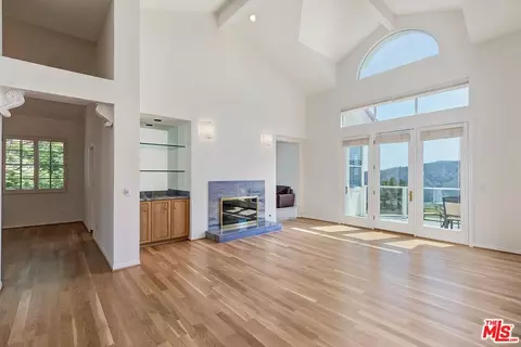 2030 Palisades Dr, Pacific Palisades, CA 90272