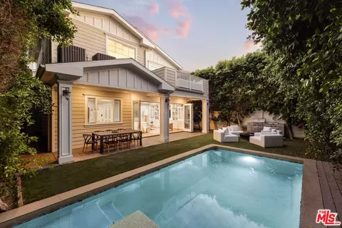 15123 Camarillo St, Sherman Oaks, CA 91403