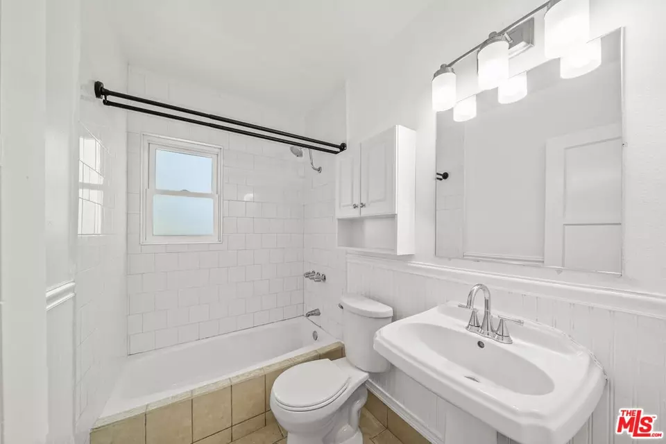 Bath - 6112 Bonfair Ave, Lakewood, CA 90712 photo 1 of 1