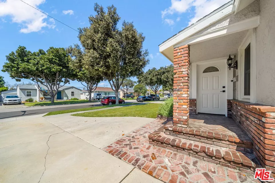 Exterior - 6112 Bonfair Ave, Lakewood, CA 90712 photo 2 of 3