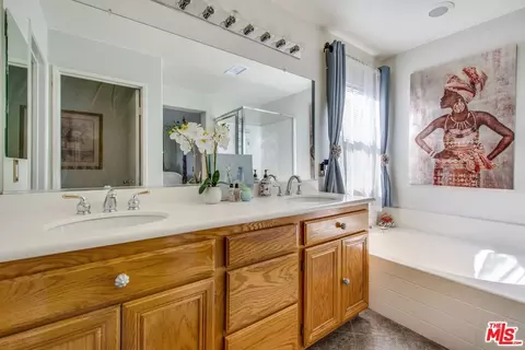 Bath - 14844 Rosetown Ave, Fontana, CA 92336 photo 2 of 2