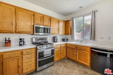 Kitchen - 14844 Rosetown Ave, Fontana, CA 92336 photo 2 of 4