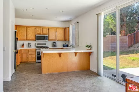 Kitchen - 14844 Rosetown Ave, Fontana, CA 92336 photo 4 of 4