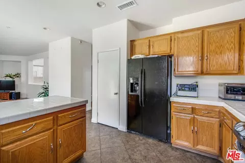 Kitchen - 14844 Rosetown Ave, Fontana, CA 92336 photo 1 of 4