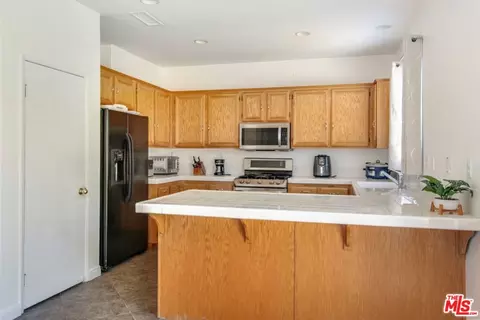 Kitchen - 14844 Rosetown Ave, Fontana, CA 92336 photo 3 of 4