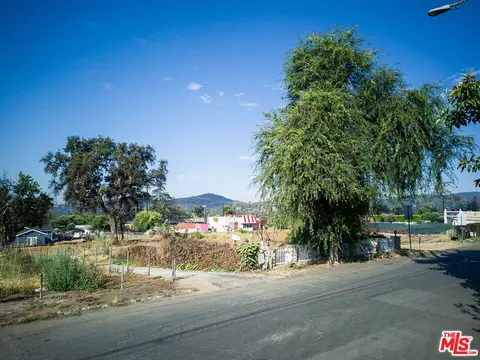 42 E Harriet St, Altadena, CA 91001 photo 2