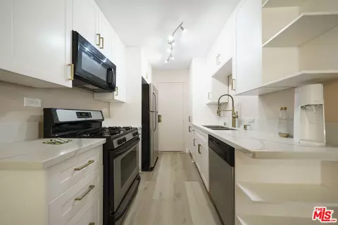 421 S La Fayette Park Pl #216, Los Angeles, CA 90057