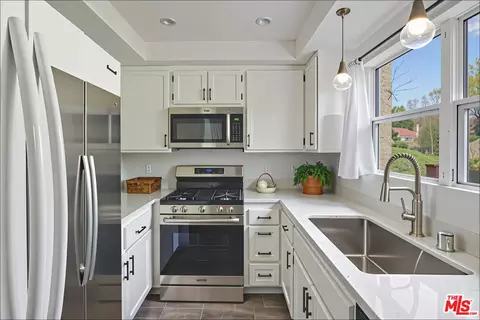2731 Erringer Rd #85, Simi Valley, CA 93065