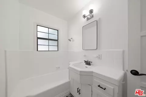 2420 Roycroft Ave, Long Beach, CA 90815 photo 8