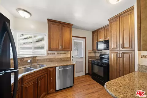 2420 Roycroft Ave, Long Beach, CA 90815 photo 6