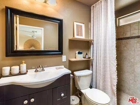 Bath - 56357 Tamarisk Pl, Yucca Valley, CA 92284 photo 1 of 2