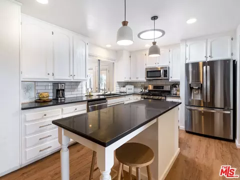 Kitchen - 56357 Tamarisk Pl, Yucca Valley, CA 92284 photo 1 of 2