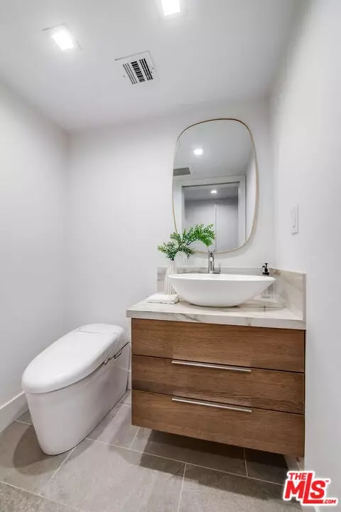 Bath - 439 N Doheny Dr #204, Beverly Hills, CA 90210 photo 1 of 4