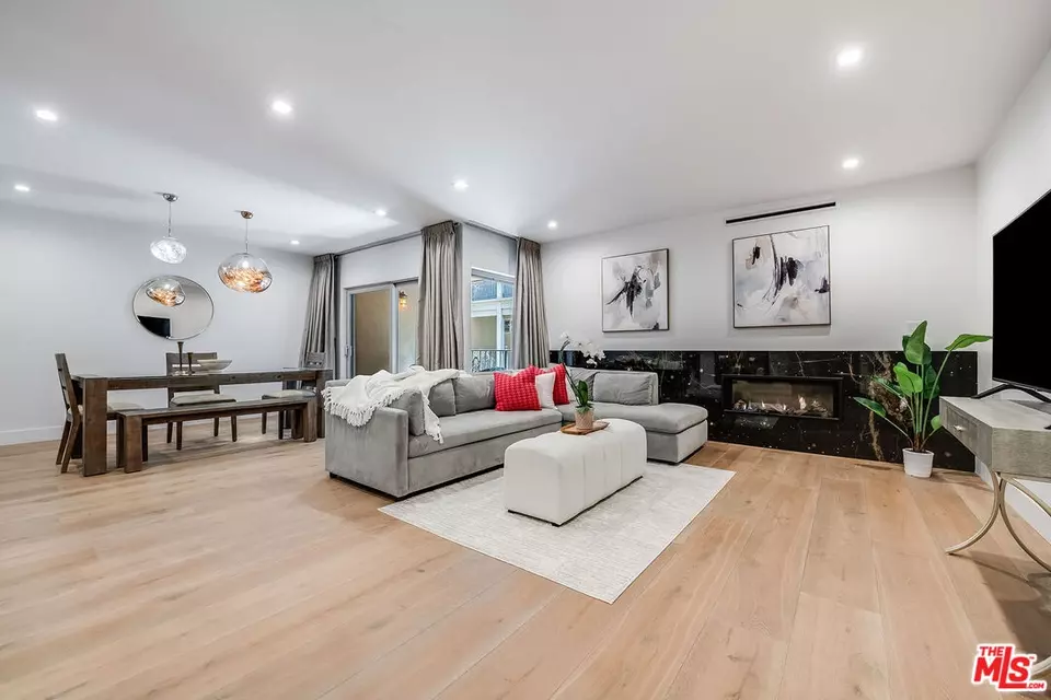 Living - 439 N Doheny Dr #204, Beverly Hills, CA 90210 photo 2 of 3