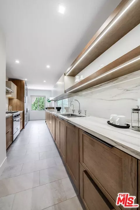 Kitchen - 439 N Doheny Dr #204, Beverly Hills, CA 90210 photo 1 of 4