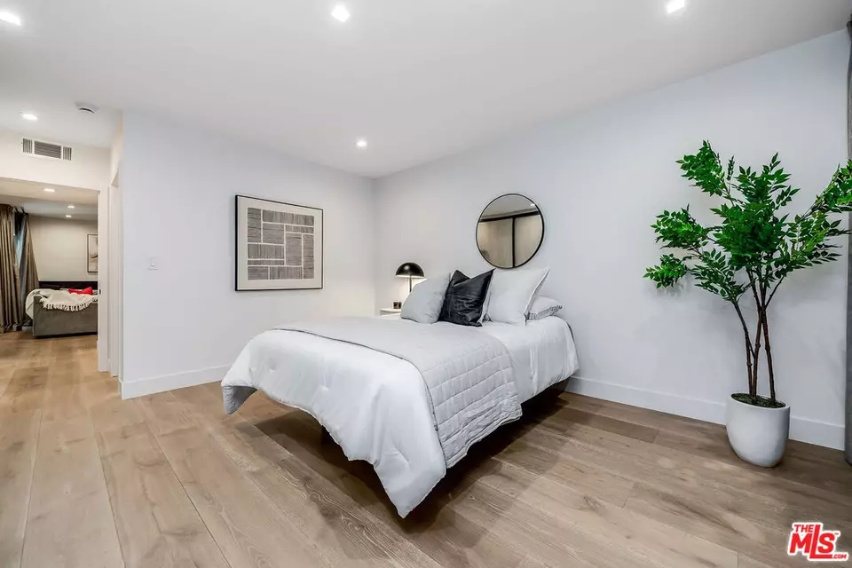 Bedroom - 439 N Doheny Dr #204, Beverly Hills, CA 90210 photo 4 of 4