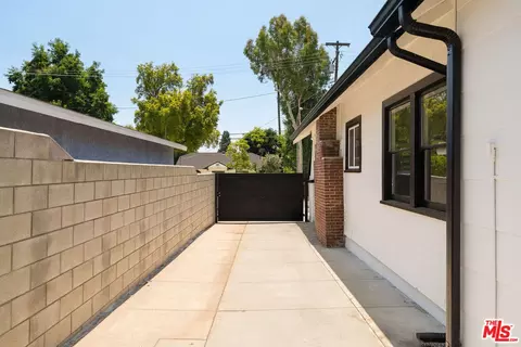 Exterior - 385 E Montana St, Pasadena, CA 91104 photo 4 of 11