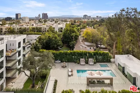 505 S Barrington Ave #103, Los Angeles, CA 90049