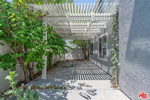 Exterior - 46 Eagle Pt, Irvine, CA 92604 photo 5 of 6