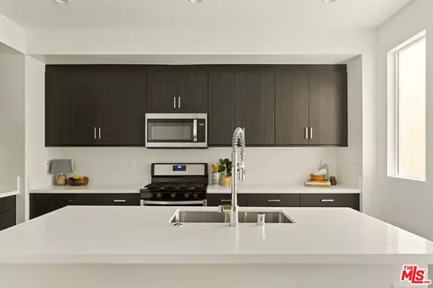 14111 W Monroe Pl, Van Nuys, CA 91405 photo 15