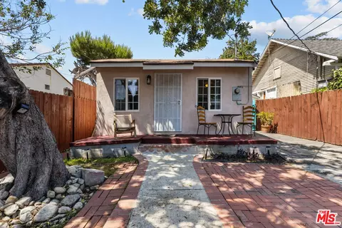 6841 Haywood St, Tujunga, CA 91042 photo 2