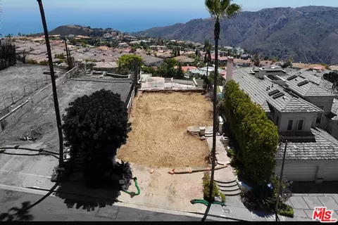 1622 Chastain Pkwy, Pacific Palisades, CA 90272