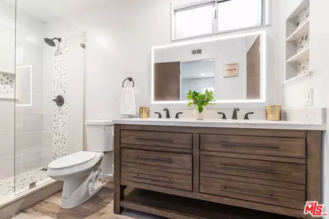 Bath - 24613 Neptune Ave, Carson, CA 90745 photo 5 of 7