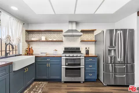 Kitchen - 24613 Neptune Ave, Carson, CA 90745 photo 5 of 5