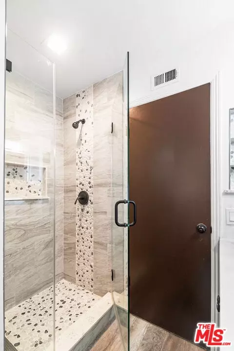 Bath - 24613 Neptune Ave, Carson, CA 90745 photo 4 of 7
