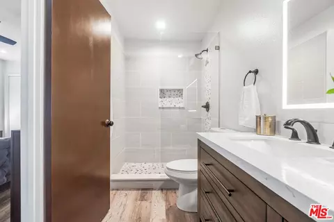 Bath - 24613 Neptune Ave, Carson, CA 90745 photo 6 of 7