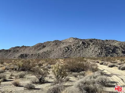 4 Wolfe Rd, Twentynine Palms, CA 92277