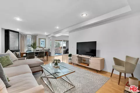 11789 Montana Ave #15, Los Angeles, CA 90049