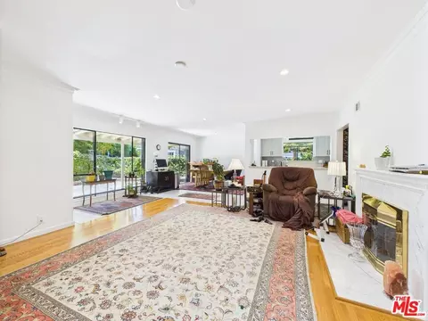 7449 Kentwood Ave, Los Angeles, CA 90045